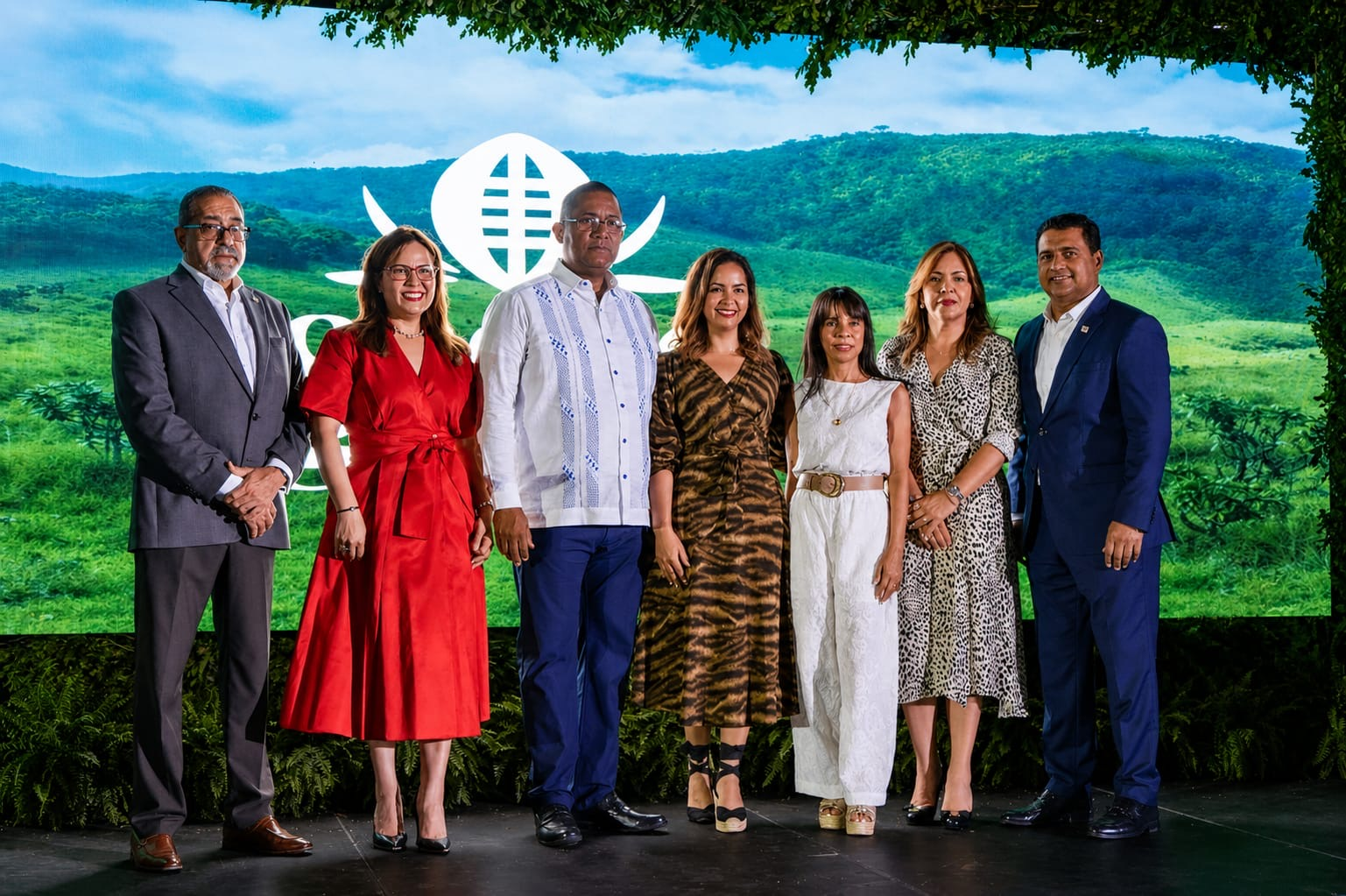 Banreservas-respalda-lanzamiento-de-Cacao-Green-Ecoluxury-proyecto-inmobiliario-de-montana-en-Juan-Adrian-2